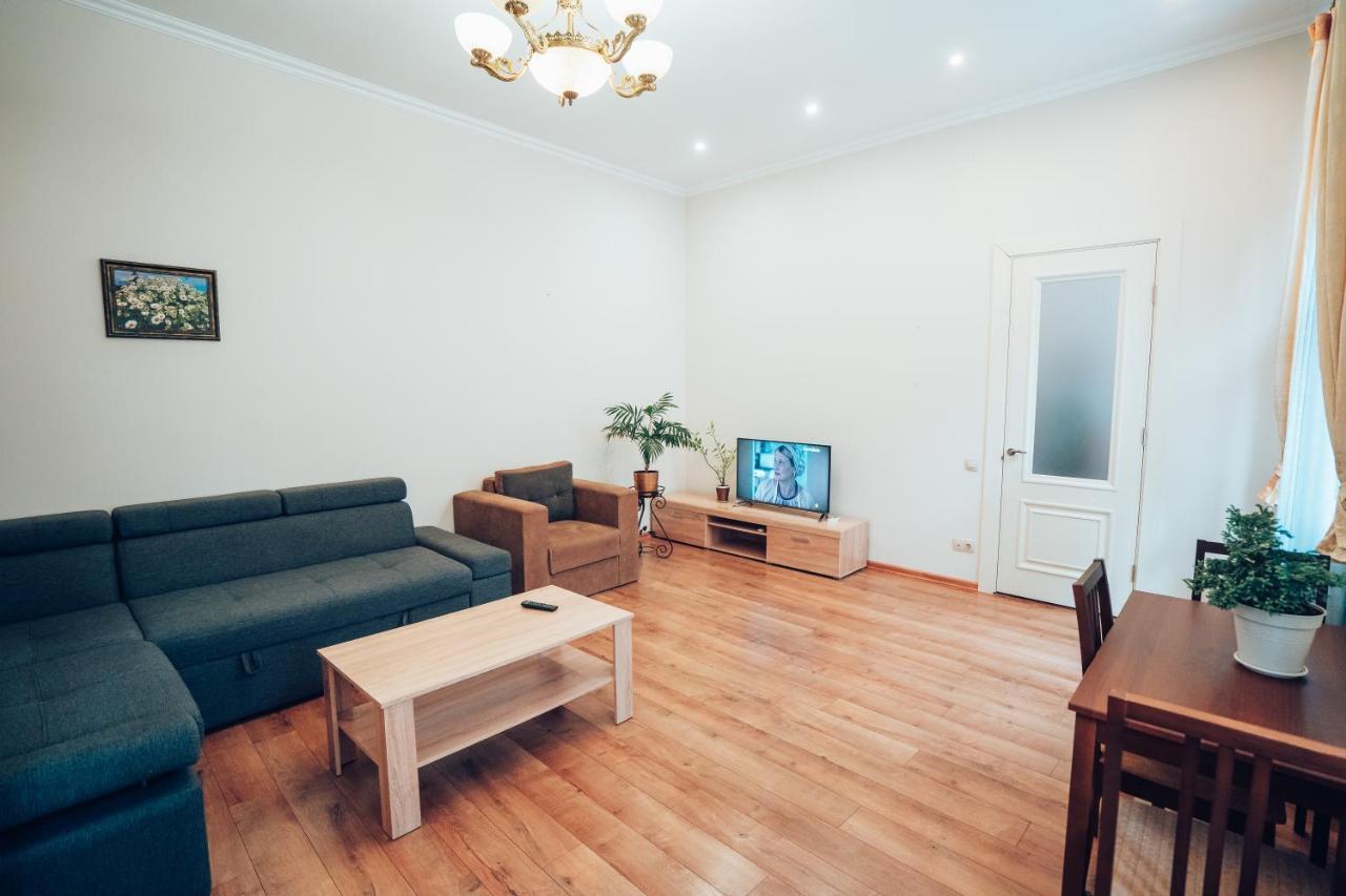 Wonderful Flat On City Center Ужгород Экстерьер фото