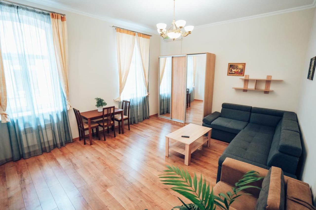 Wonderful Flat On City Center Ужгород Экстерьер фото
